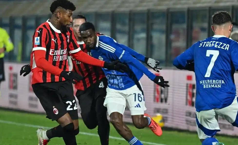 包含重磅！AC米兰围绕意甲篮板制胜阿森纳强势反弹备战意甲，赛前塞维利亚造点机会的词条